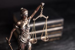 Czym zajmuje się adwokat i czy warto nim zostać?